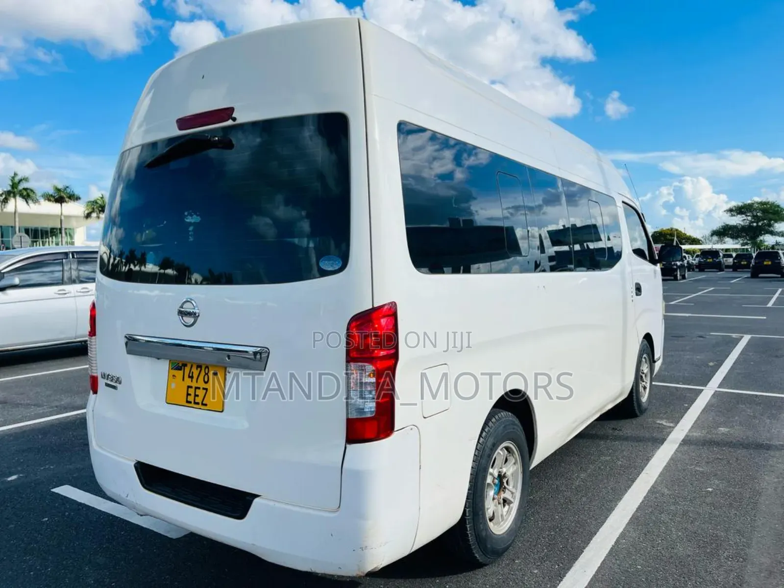 Nissan Caravan (Urvan) 2017 White