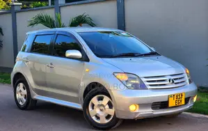Toyota IST 2007 Silver