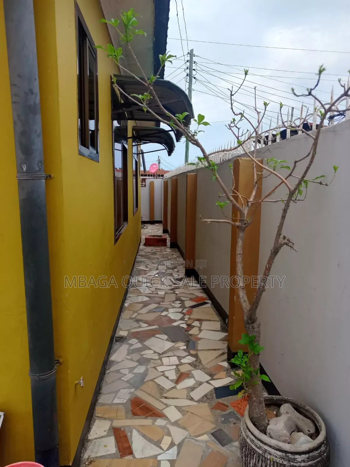 11bdrm House in Manzese for sale