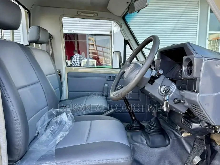 Toyota Land Cruiser HDJ 100 2003 Beige