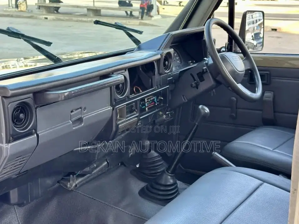 Toyota Land Cruiser HDJ 100 2003 Beige