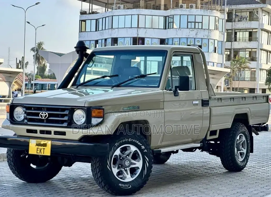 Toyota Land Cruiser HDJ 100 2003 Beige