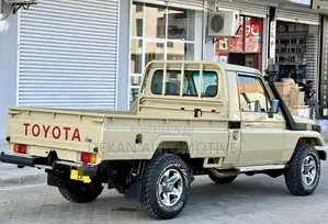 Toyota Land Cruiser HDJ 100 2003 Beige