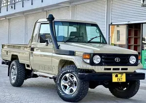 Toyota Land Cruiser HDJ 100 2003 Beige
