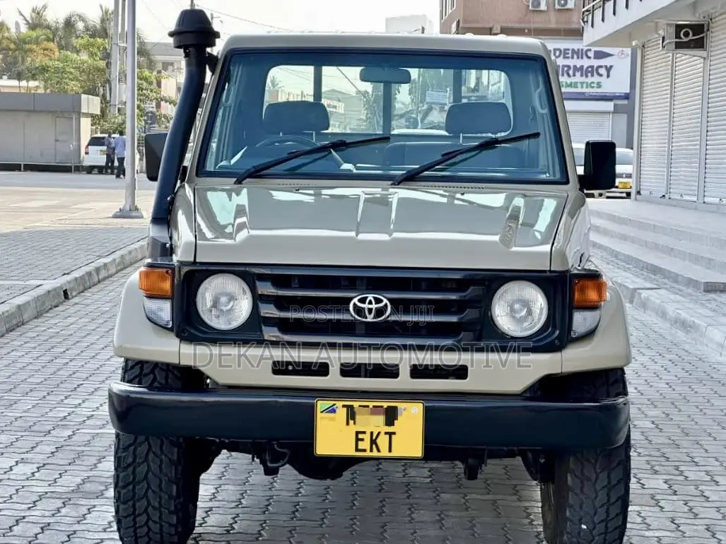Toyota Land Cruiser HDJ 100 2003 Beige
