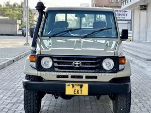 Toyota Land Cruiser HDJ 100 2003 Beige