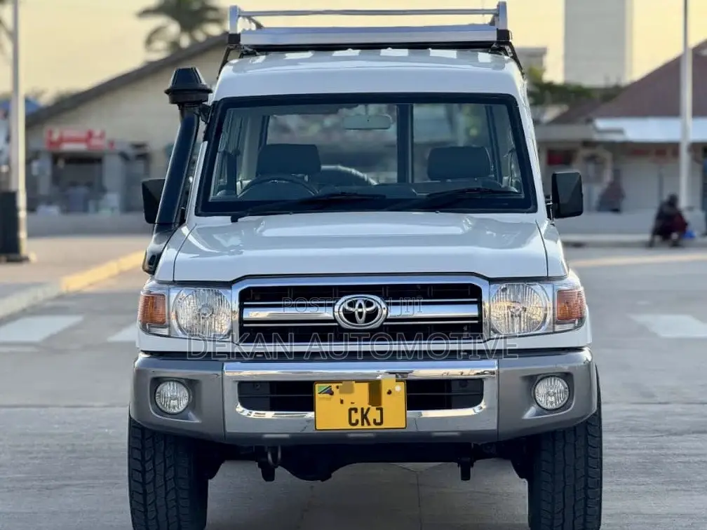 Toyota Land Cruiser 4.0 V6 GX-R 2012 White