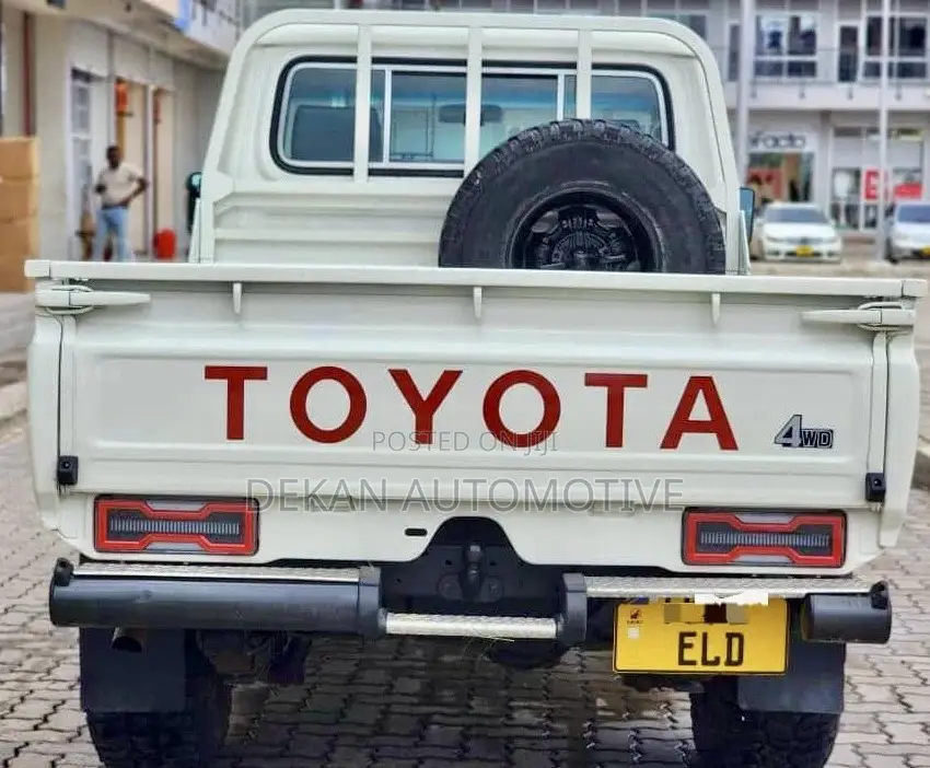 Toyota Land Cruiser 100 4.2 2008 White
