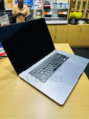 Laptop Apple MacBook Pro 2019 32GB Intel Core I9 SSD 512GB