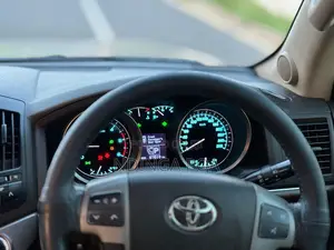 Toyota Land Cruiser 5.7 V8 VX-S 2009 Gold