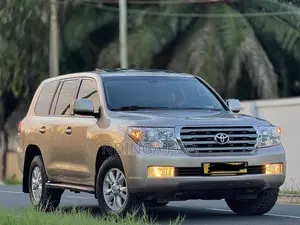 Toyota Land Cruiser 5.7 V8 VX-S 2009 Gold