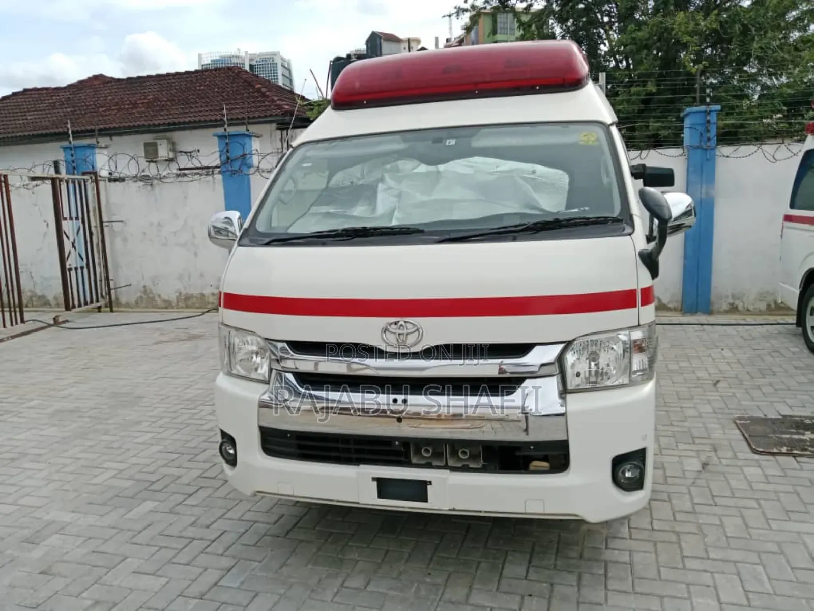 Toyota Quantum 2014 White