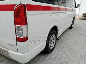 Toyota Quantum 2014 White