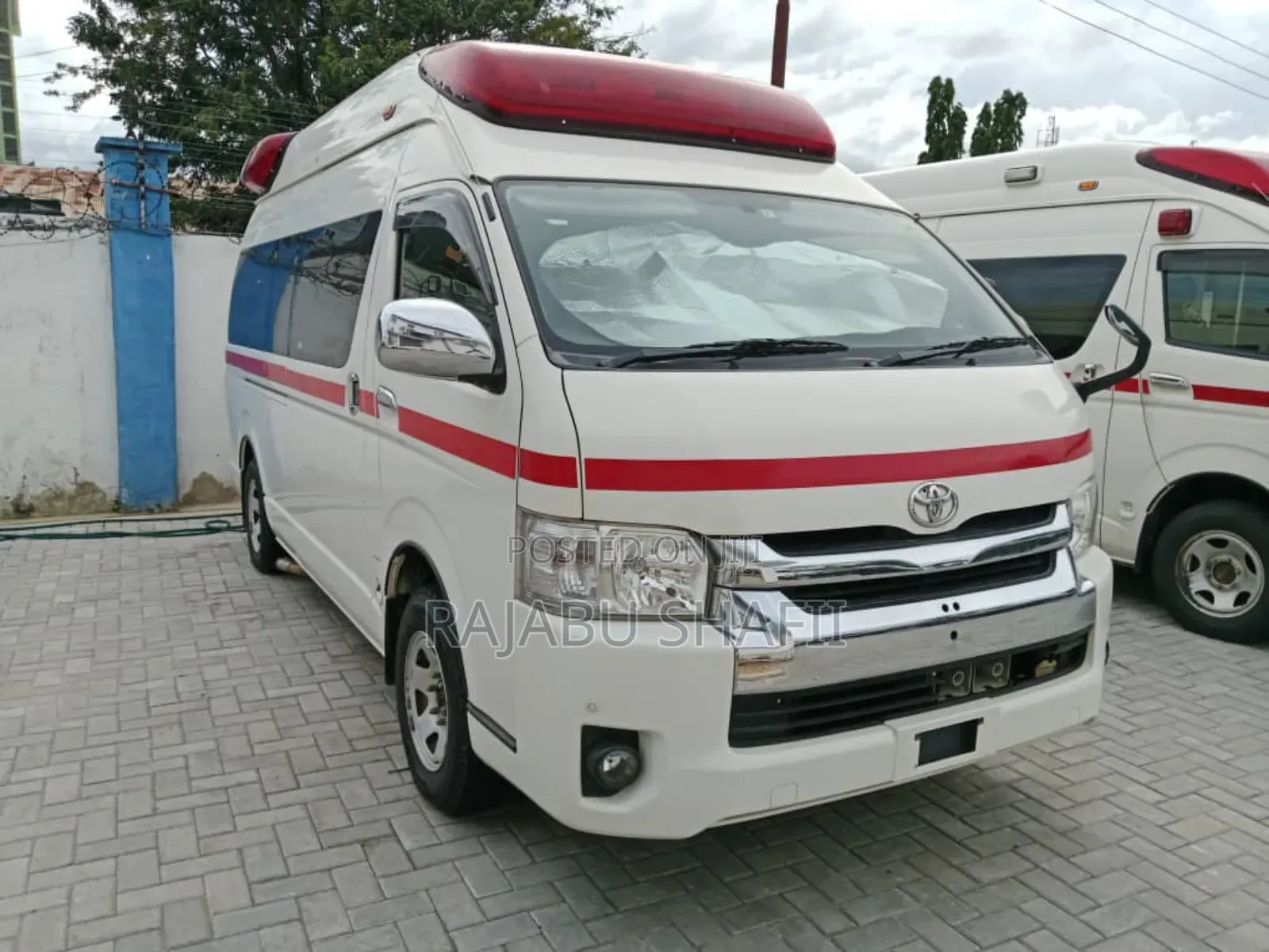 Toyota Quantum 2014 White