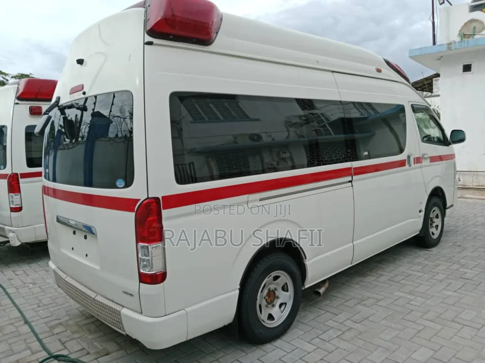 Toyota Quantum 2014 White