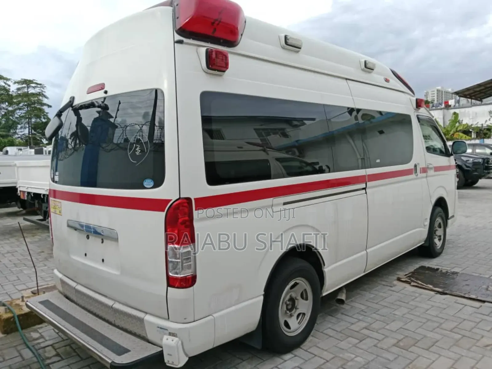 Toyota Quantum 2014 White