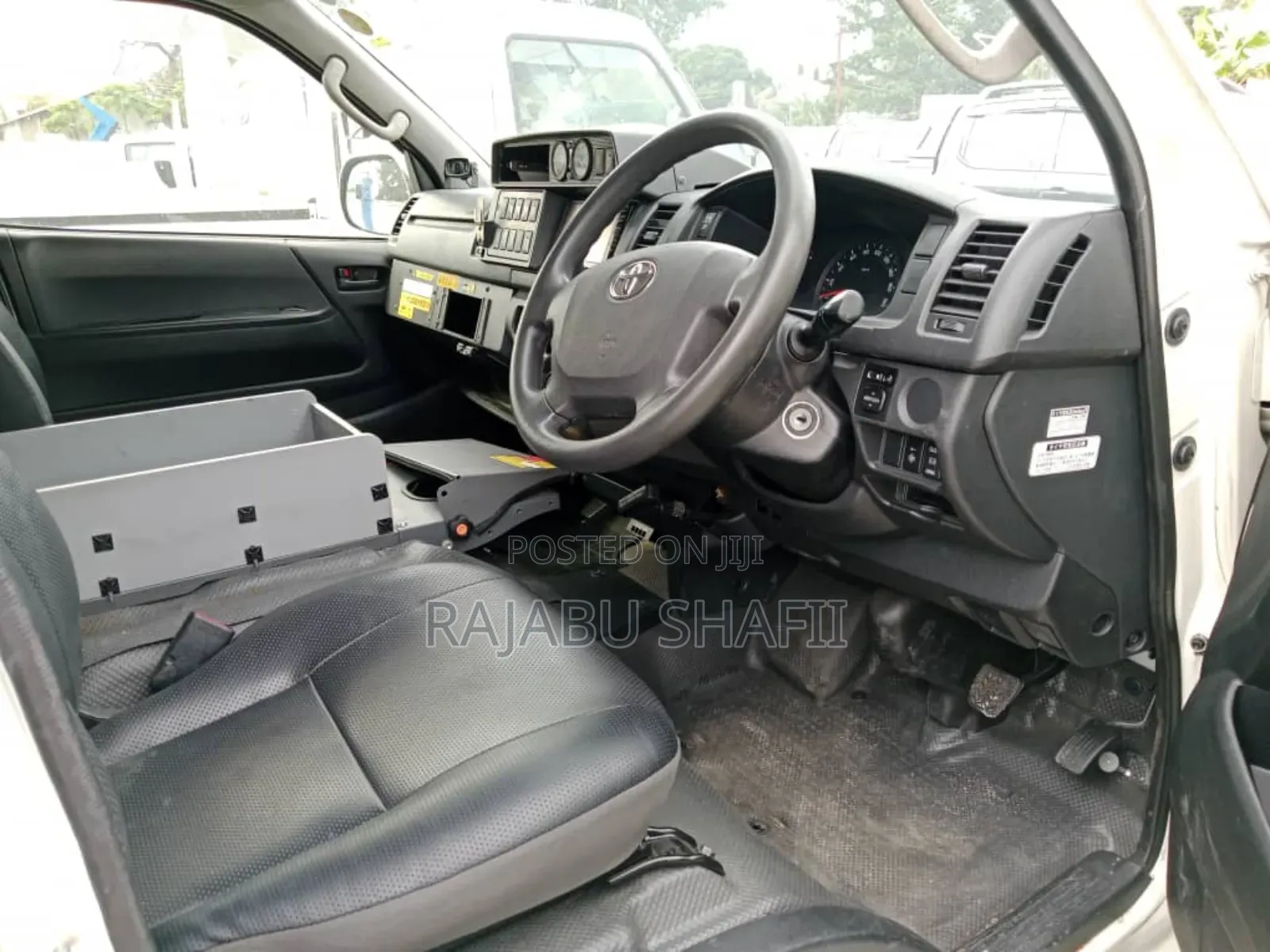 Toyota Quantum 2014 White