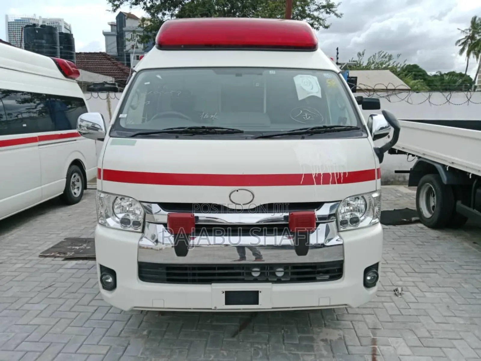 Toyota Quantum 2014 White