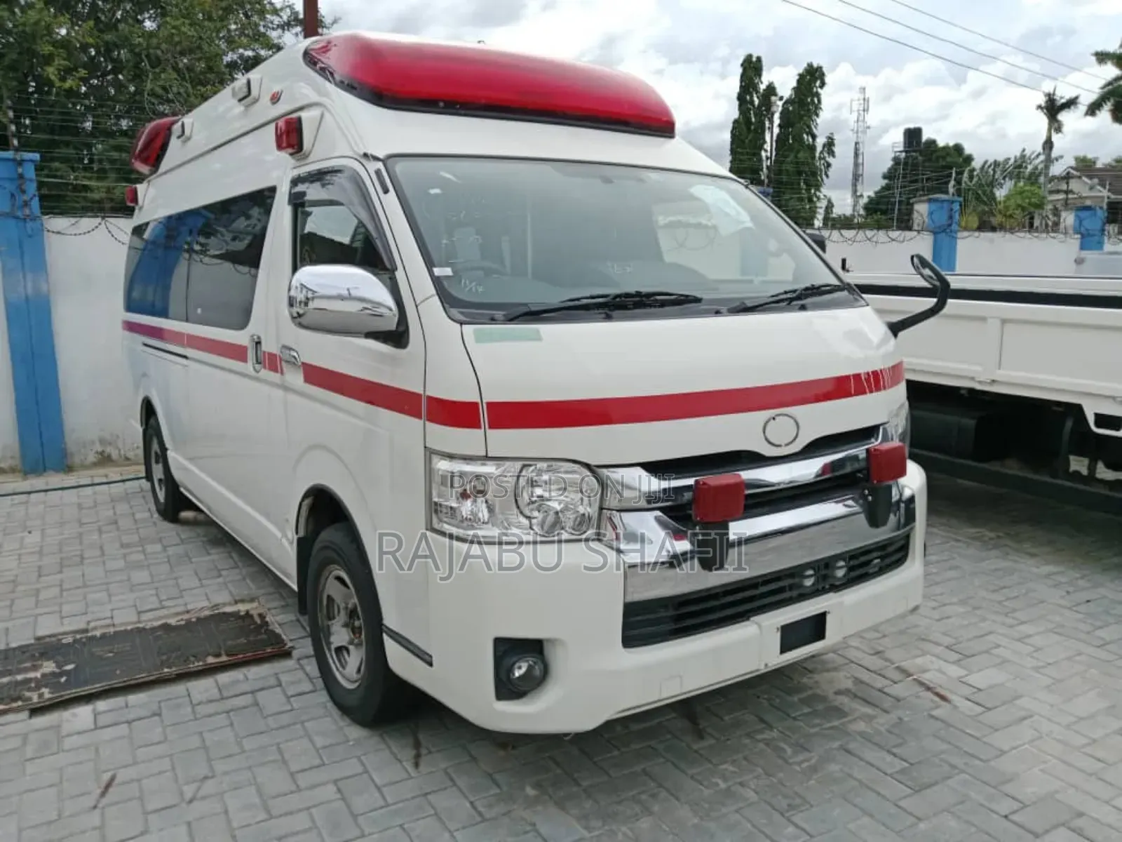 Toyota Quantum 2014 White