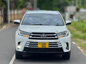 Toyota Kluger 2016 White