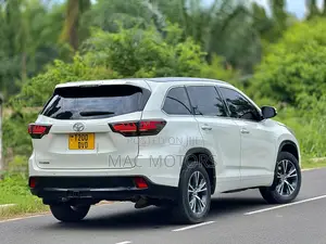 Toyota Kluger 2016 White