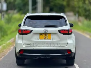 Toyota Kluger 2016 White