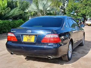 Toyota Crown 2004 Blue
