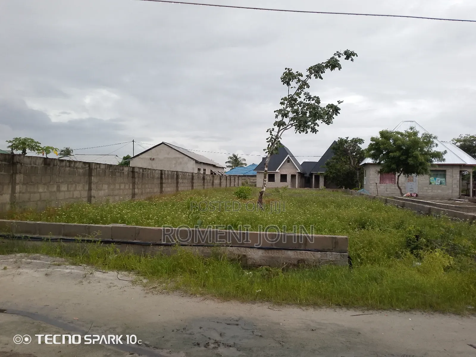 Kiwanja Sqmita 450 Kinauzwa Milioni 11 Ukonga Bombambili.
