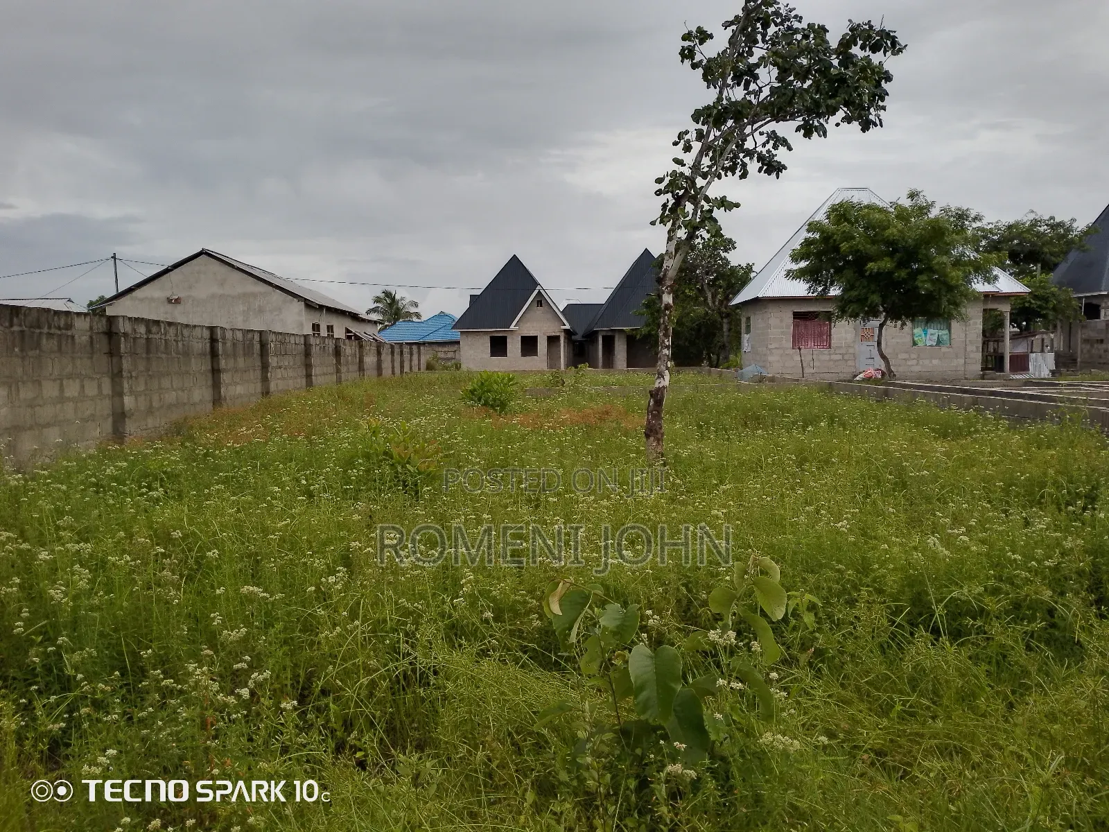 Kiwanja Sqmita 450 Kinauzwa Milioni 11 Ukonga Bombambili.