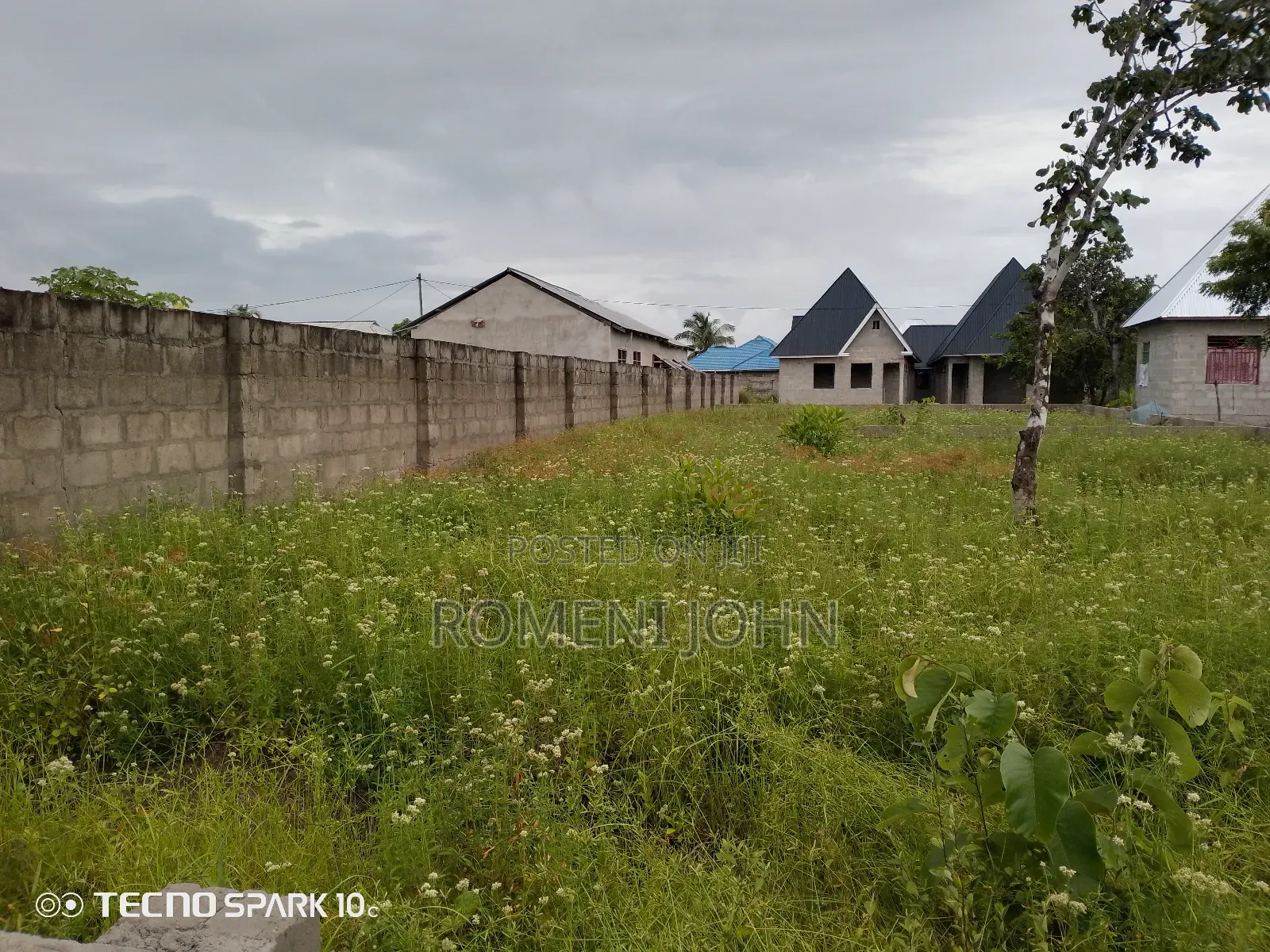 Kiwanja Sqmita 450 Kinauzwa Milioni 11 Ukonga Bombambili.