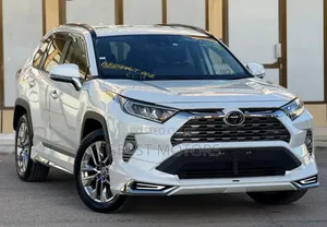 Photo - Toyota RAV4 2020 White