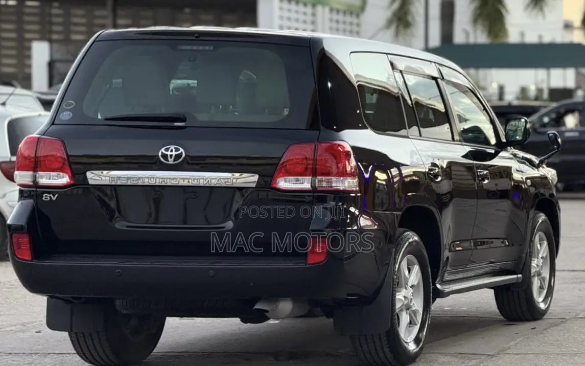 Toyota Land Cruiser 4.6 V8 AX 2009 Black