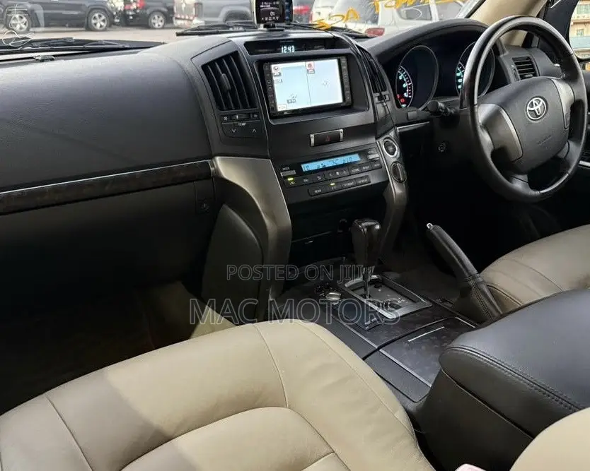 Toyota Land Cruiser 4.6 V8 AX 2009 Black