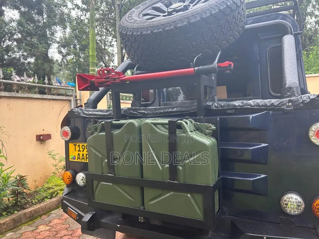 Land Rover Defender 1997 Black