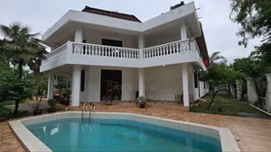 8bdrm House in Mbezibeach for sale
