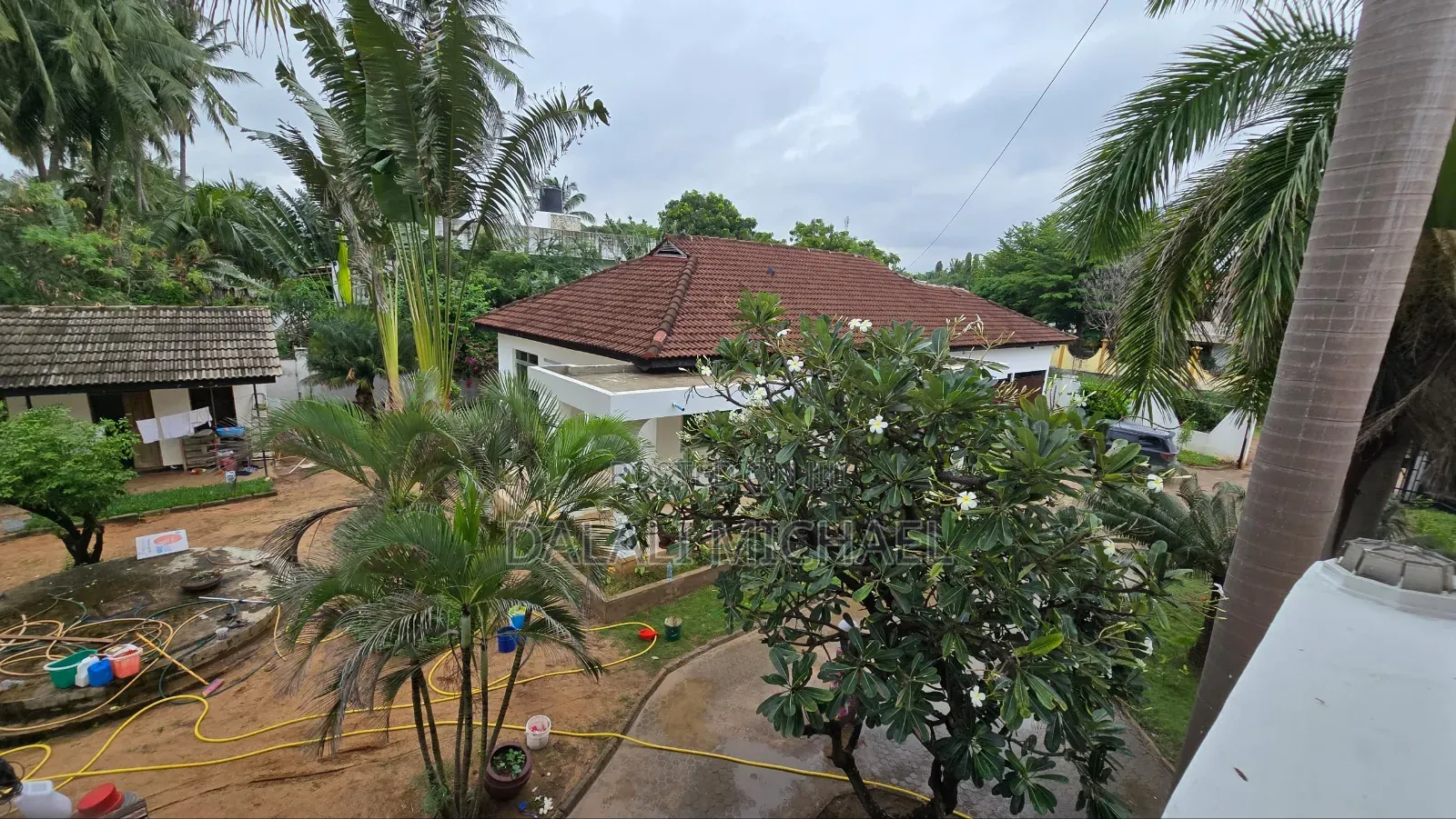 8bdrm House in Mbezibeach for sale