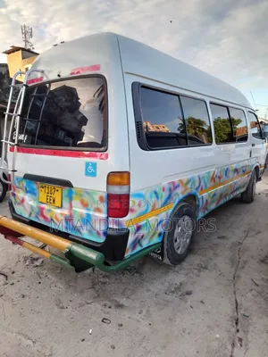Toyota HiAce 2002 White
