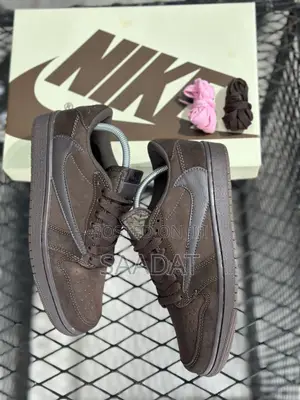 Photo - Air Jordan One Retro Low Travis Scott