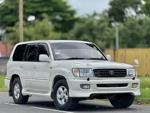 Toyota Land Cruiser 2001 White