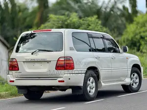 Toyota Land Cruiser 2001 White