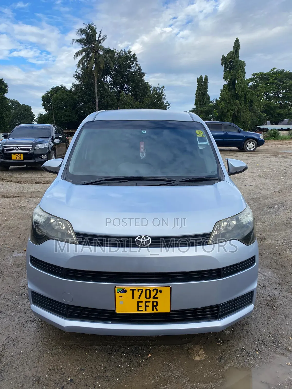 Toyota Spade 1.3 2012 Silver