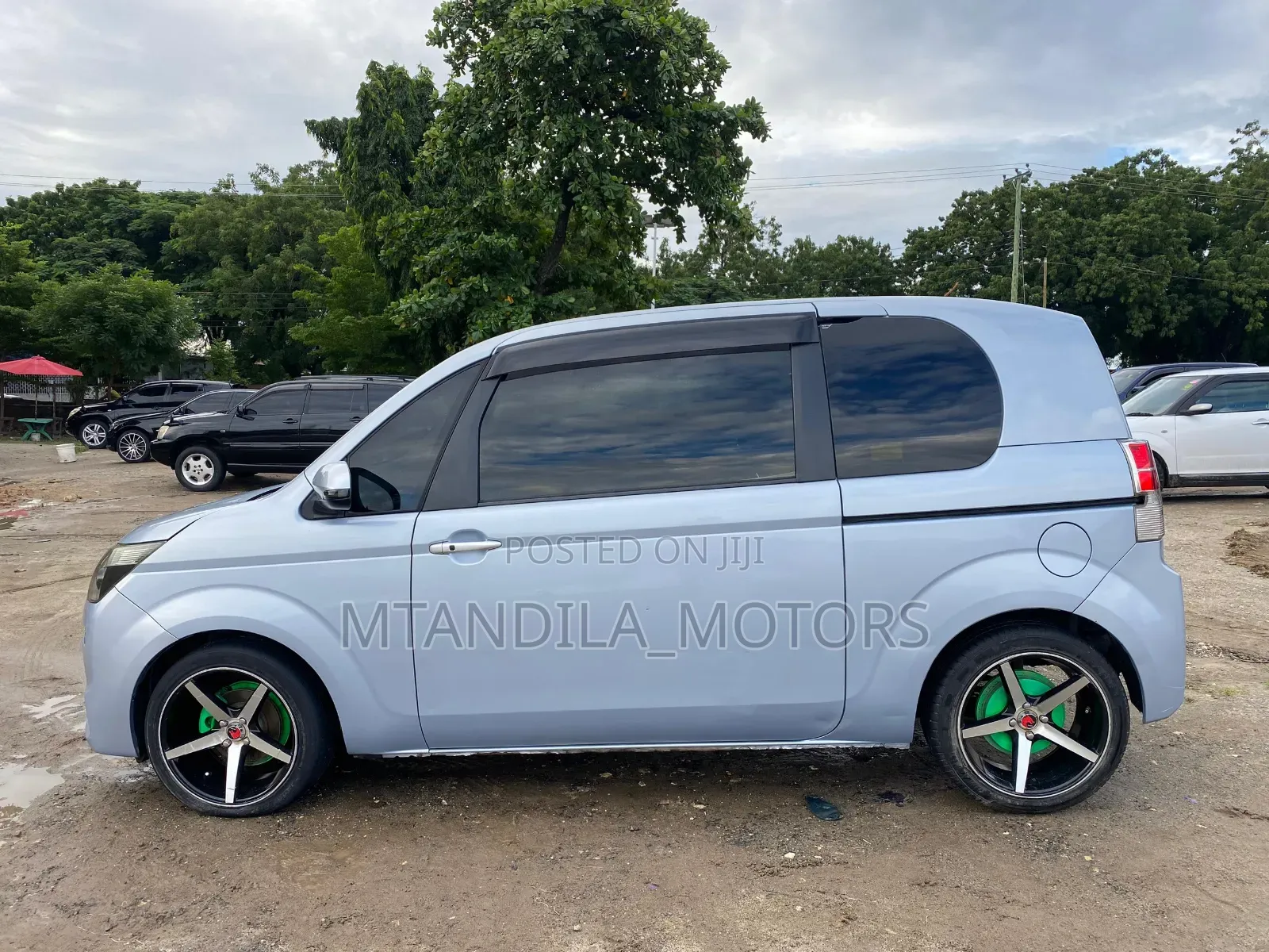 Toyota Spade 1.3 2012 Silver