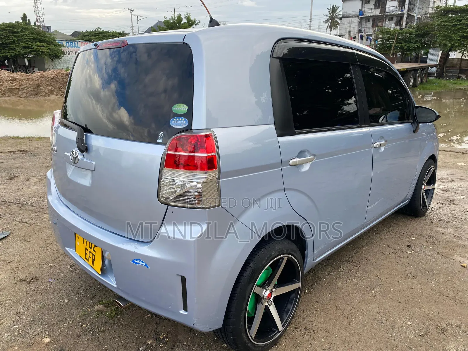 Toyota Spade 1.3 2012 Silver