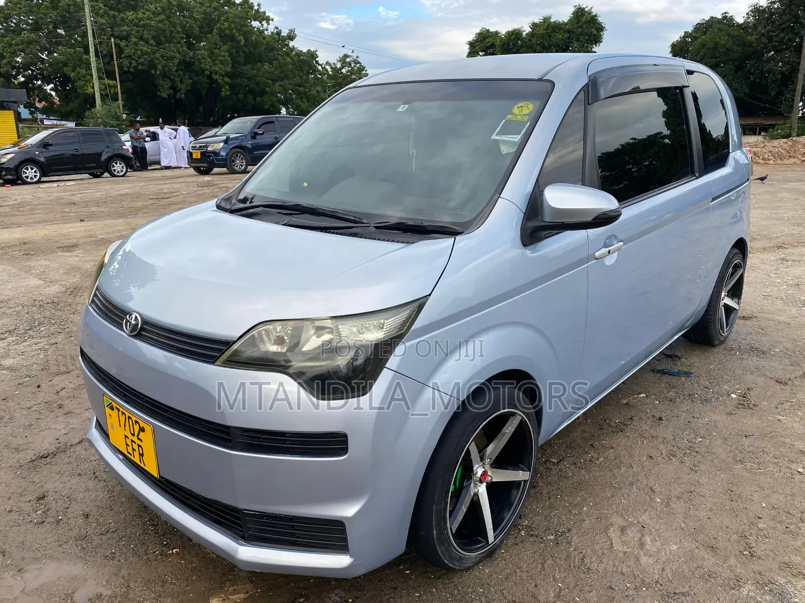 Toyota Spade 1.3 2012 Silver
