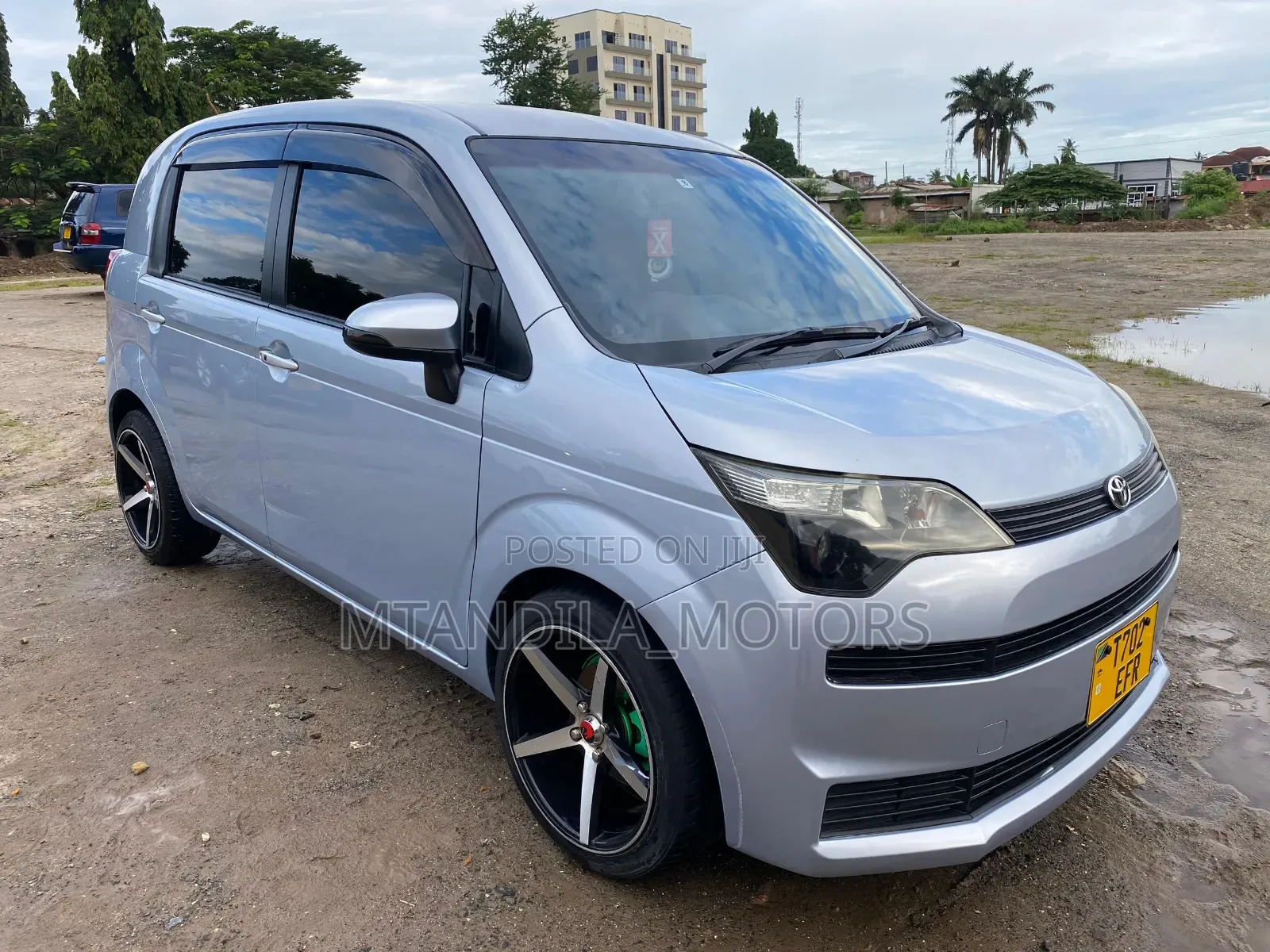 Toyota Spade 1.3 2012 Silver