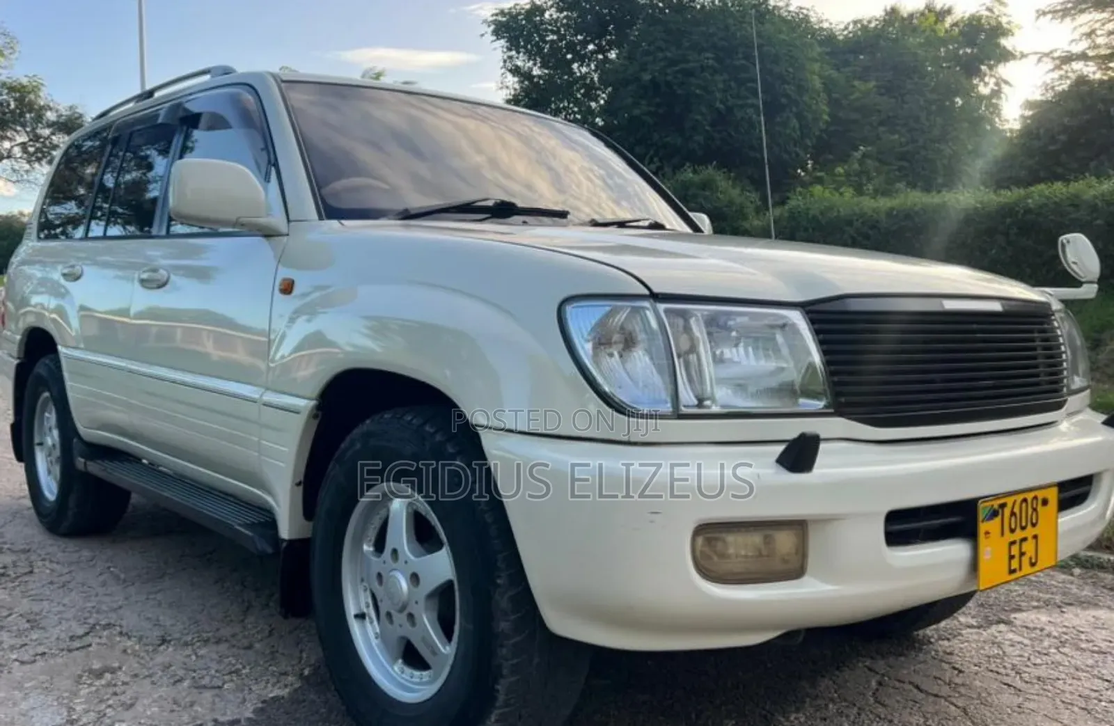 Toyota Land Cruiser 2000 White