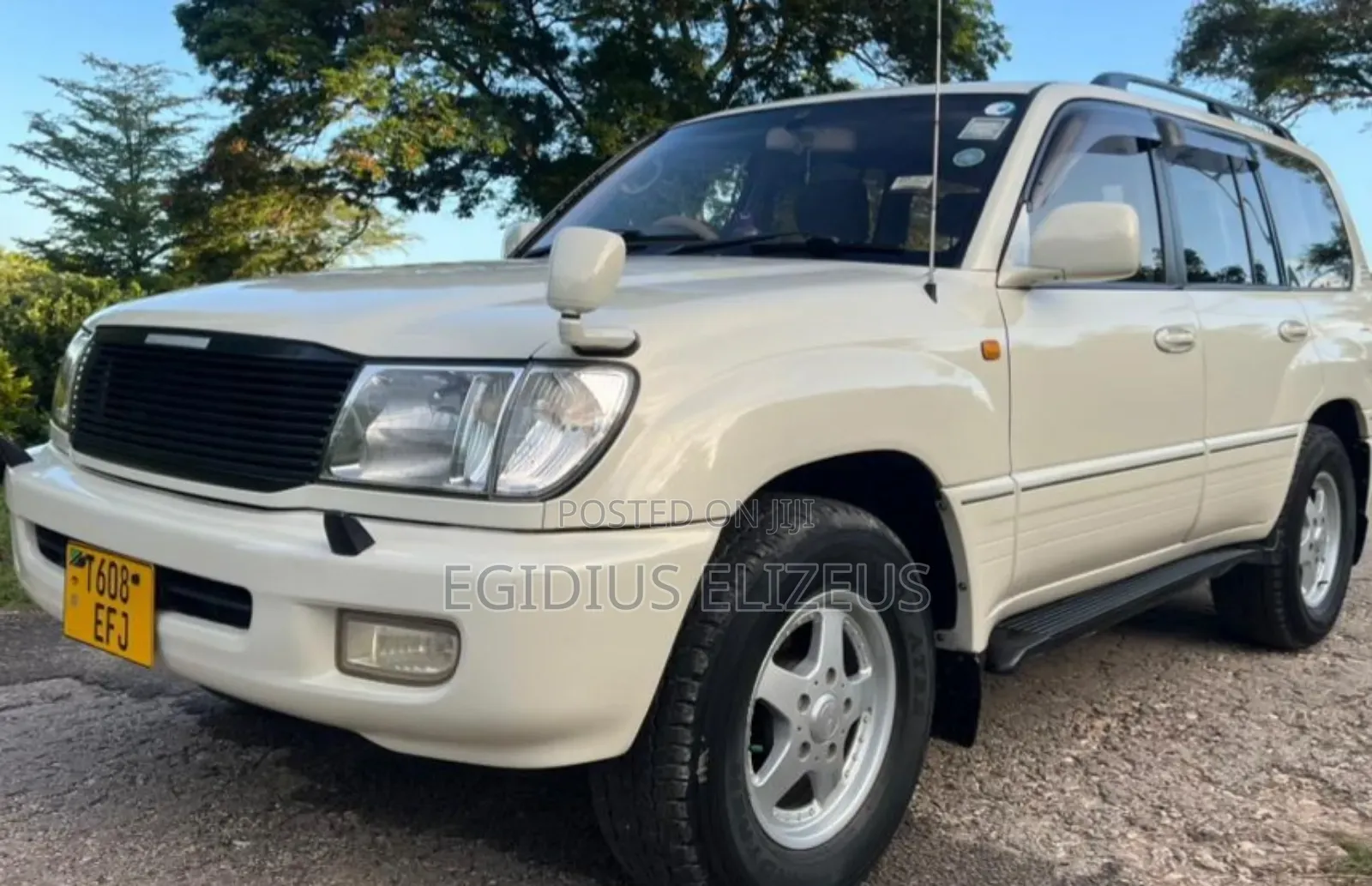 Toyota Land Cruiser 2000 White