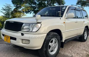 Toyota Land Cruiser 2000 White