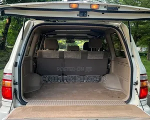 Toyota Land Cruiser 2000 White