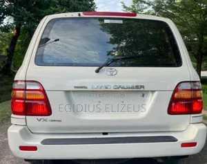 Toyota Land Cruiser 2000 White
